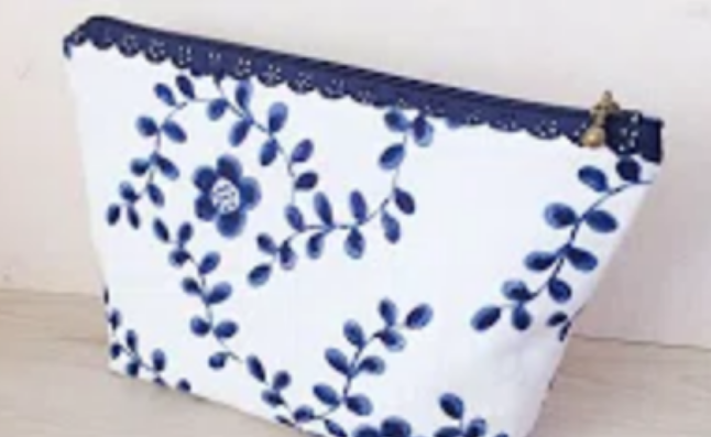 Zipper pouch with lace
